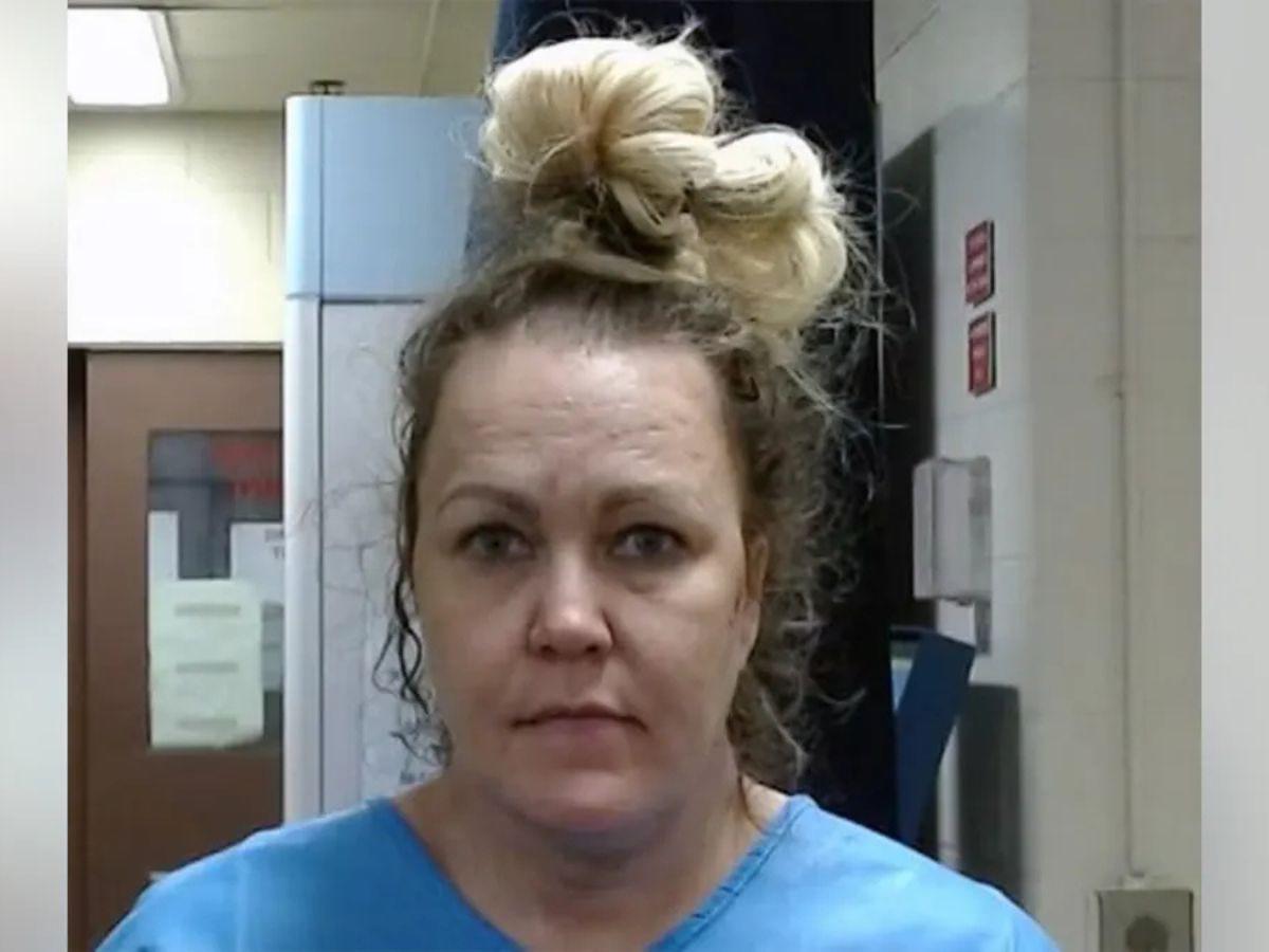 Famosa presentadora de TV asesina a puñaladas a su madre de 80 años