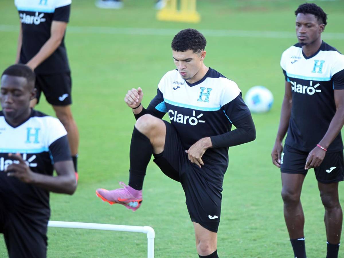 Selección de Honduras tuvo primer entreno, caras nuevas y alarma con jugador