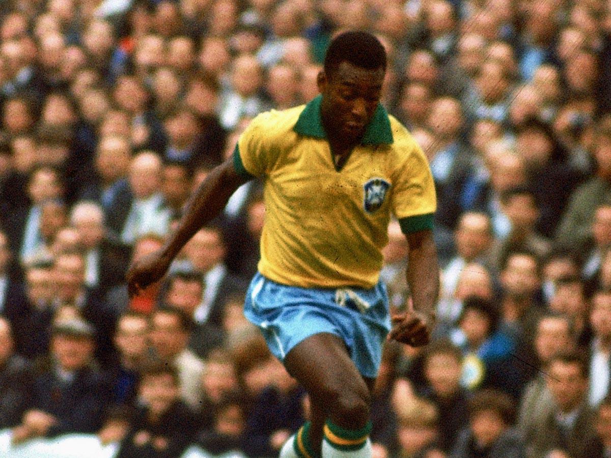 Presidente de Argentina reconoce a Pelé como uno de los mejores