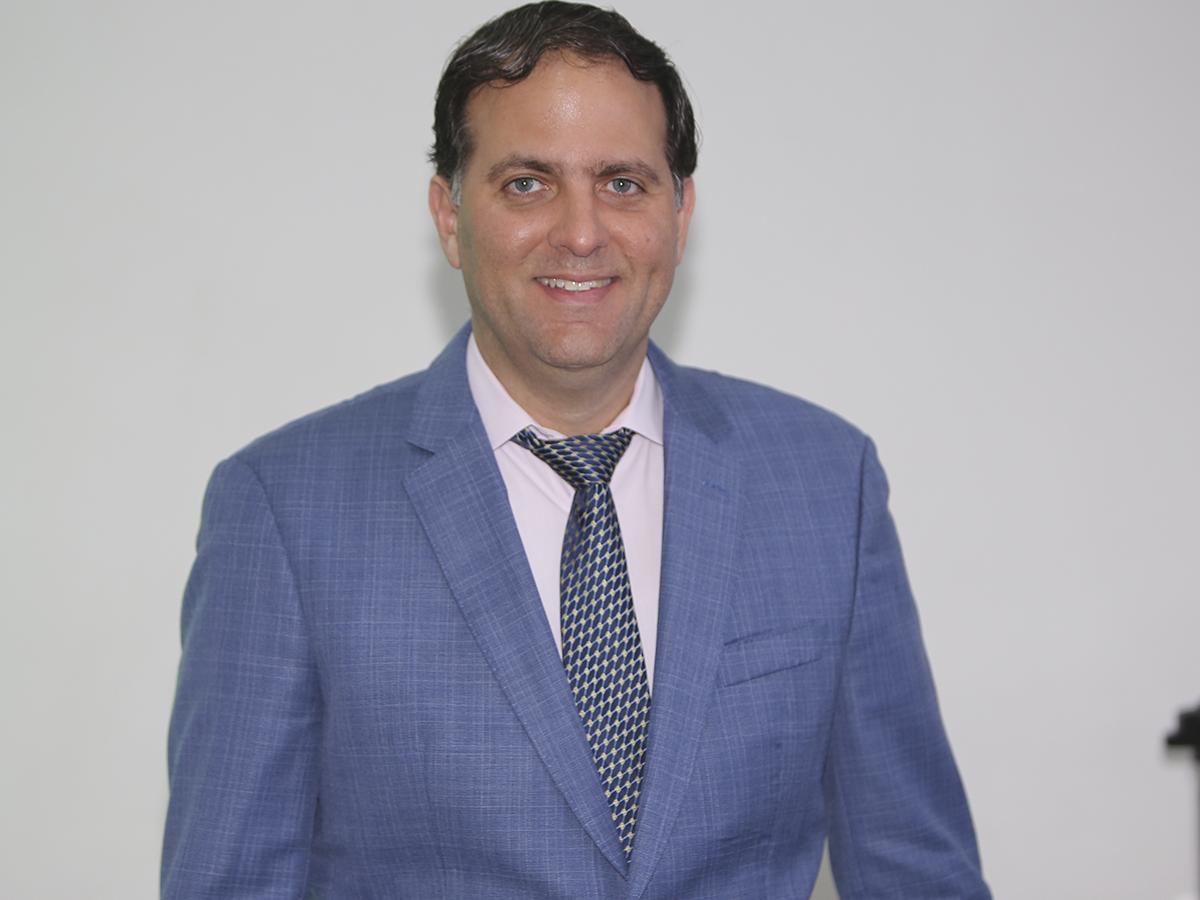 ”Debemos trabajar en equipo, sector público y privado, con una planificación estratégica que facilite la inversión y asegure la estabilidad jurídica”, ingeniero Adolfo Larach, COHERSA.