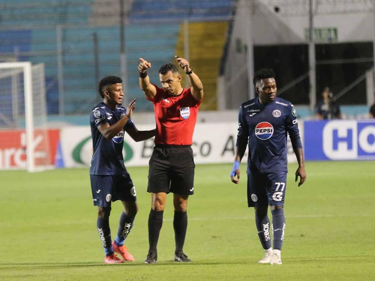 Felicidad de Real España, enfado en Motagua, pelea de jugadores y bellas chicas