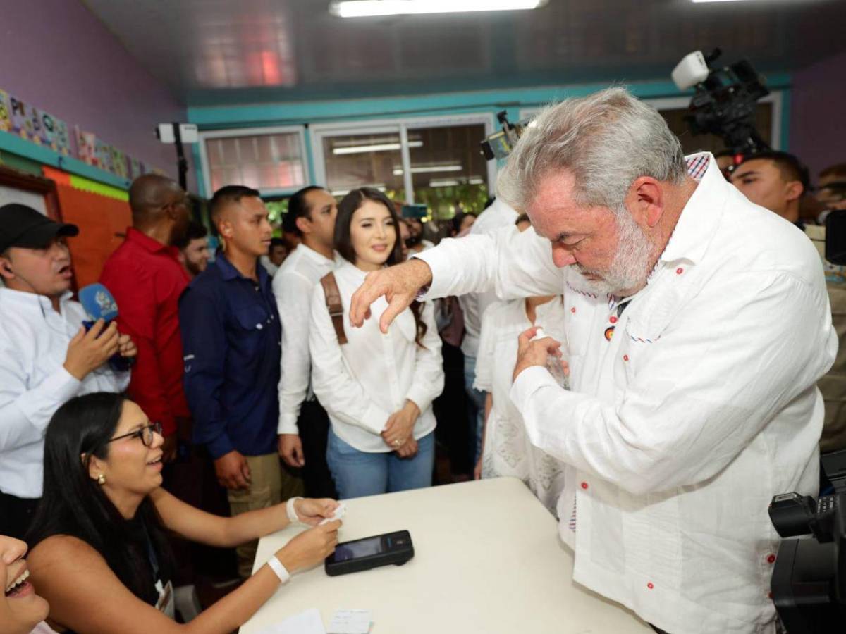 Momentos emotivos del Pollo Contreras en su triunfo electoral