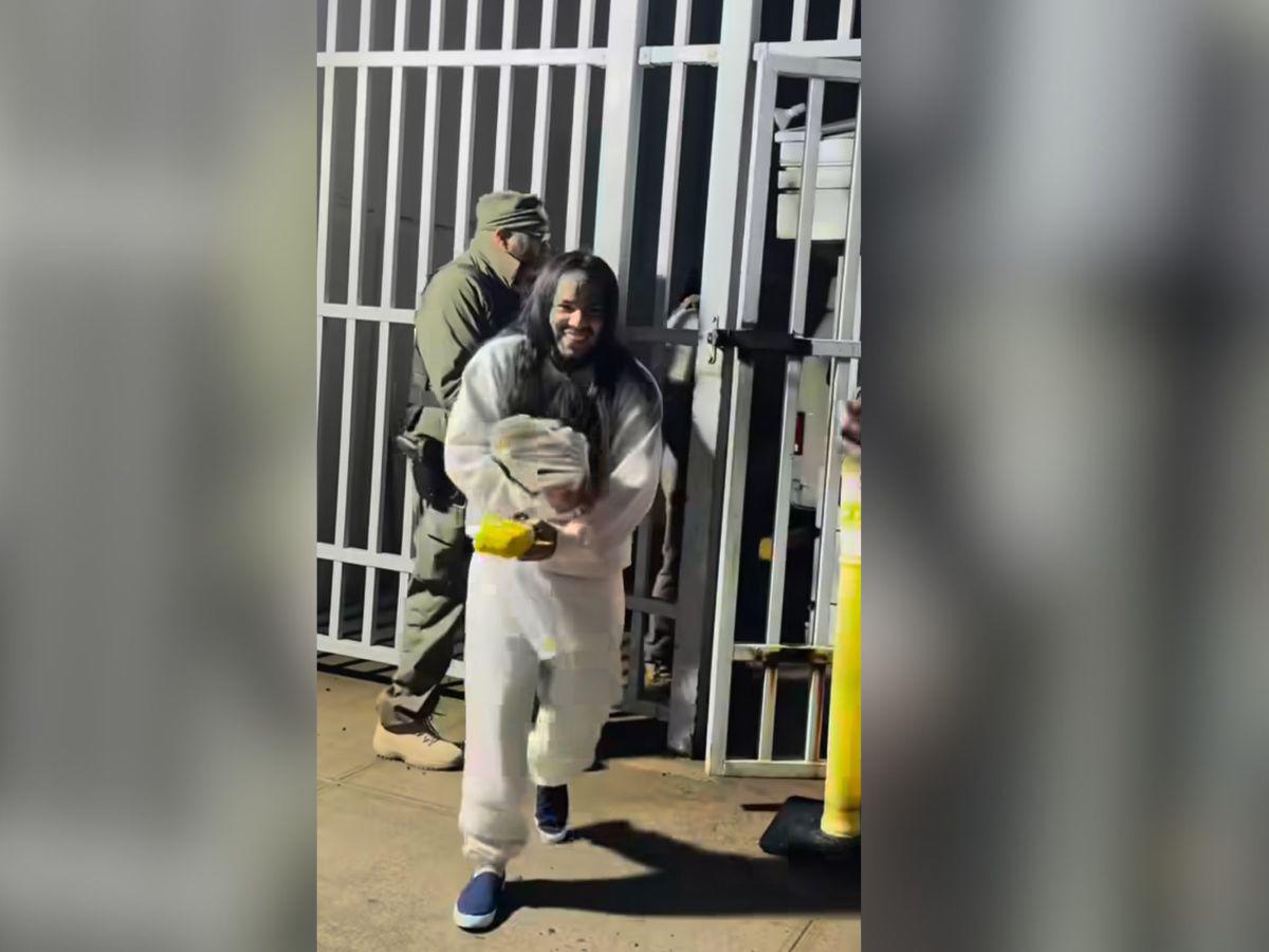 Tekashi 6ix9ine sale de la cárcel y presume autógrafo de Nicolás Maduro