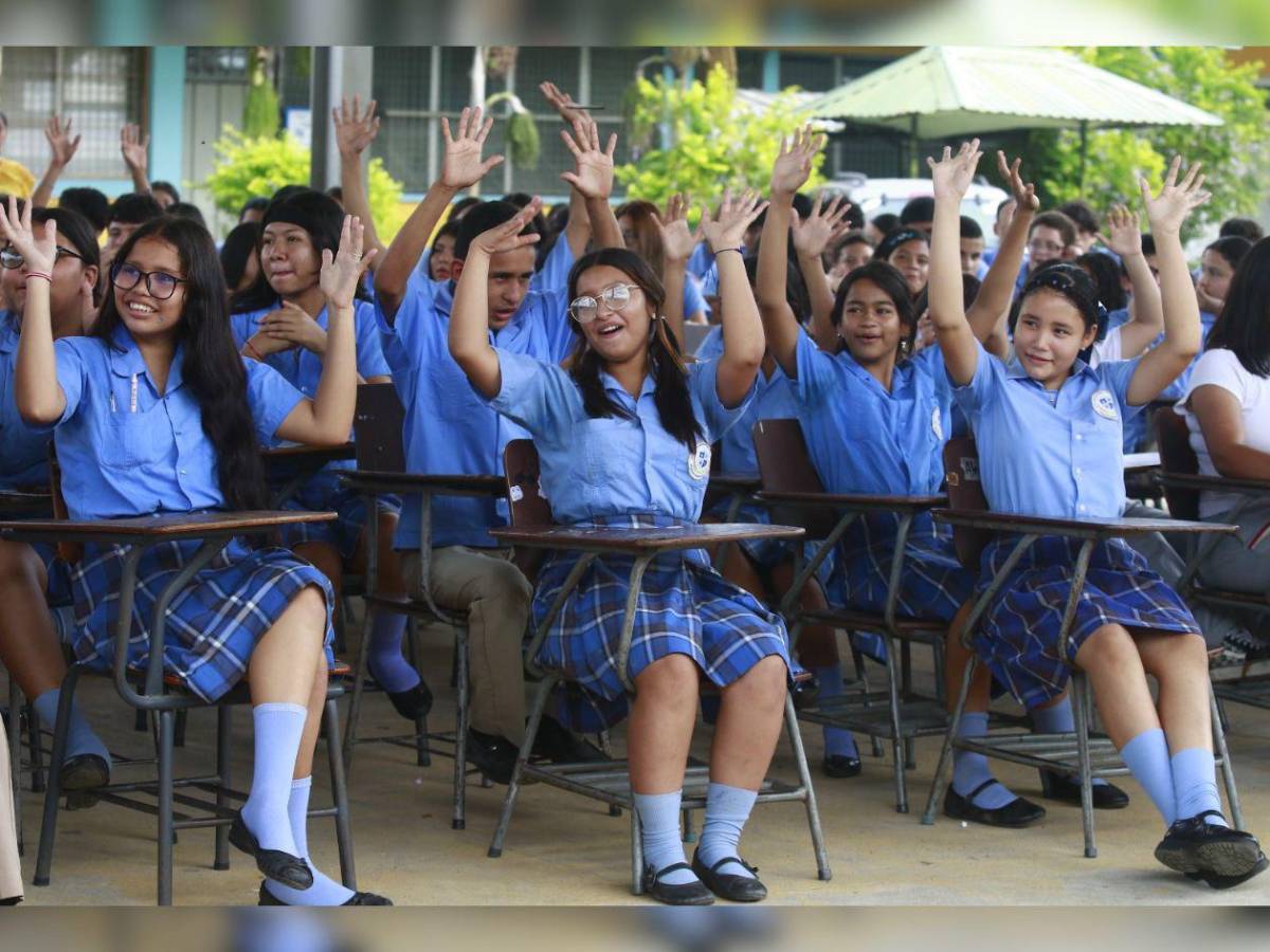 Mente Sana comparte jornada especial con estudiantes del Soledad Fernández