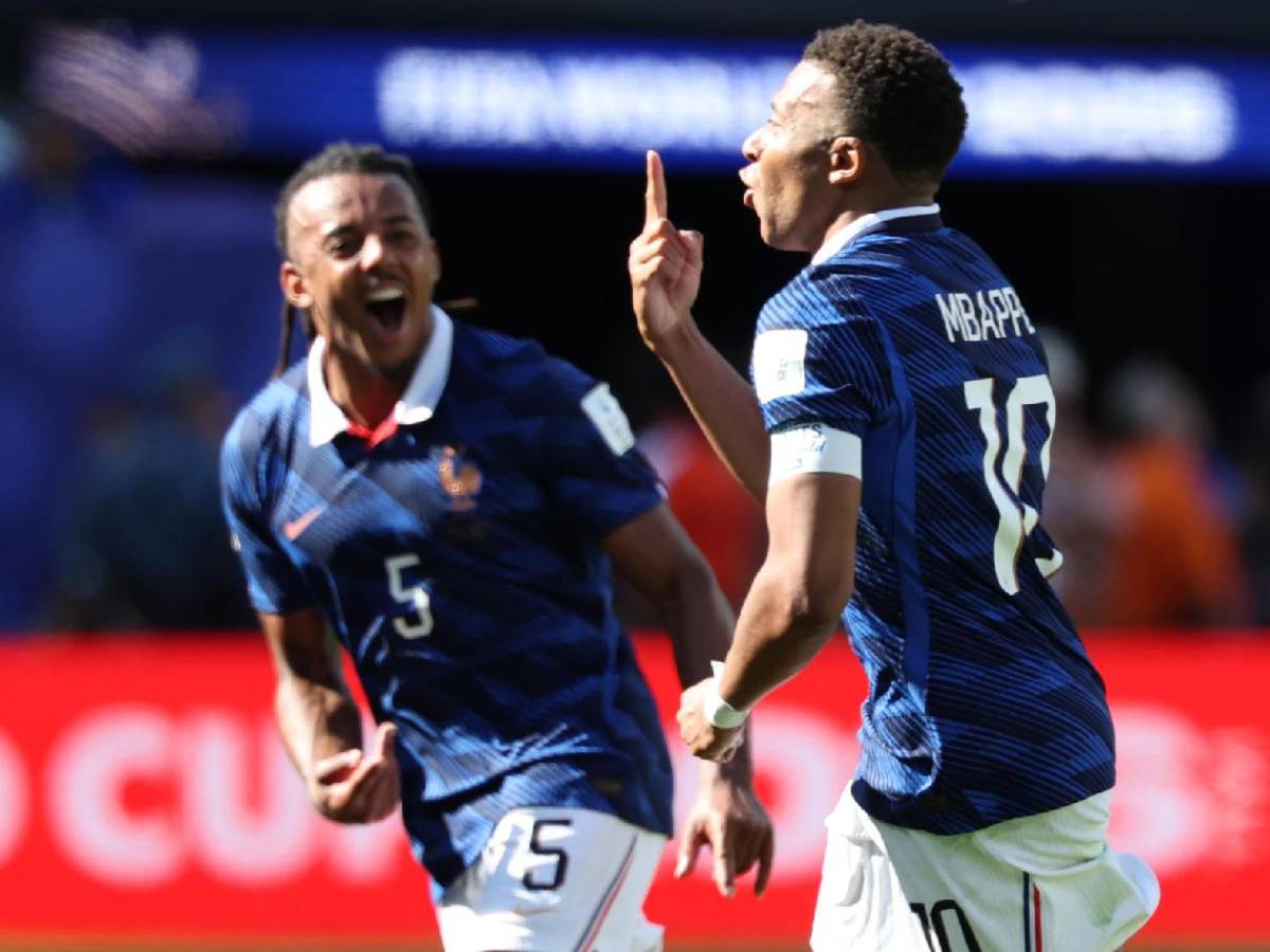 Mbappé da revés a Messi en el Mundial, nuevo festejo con Francia y la polémica