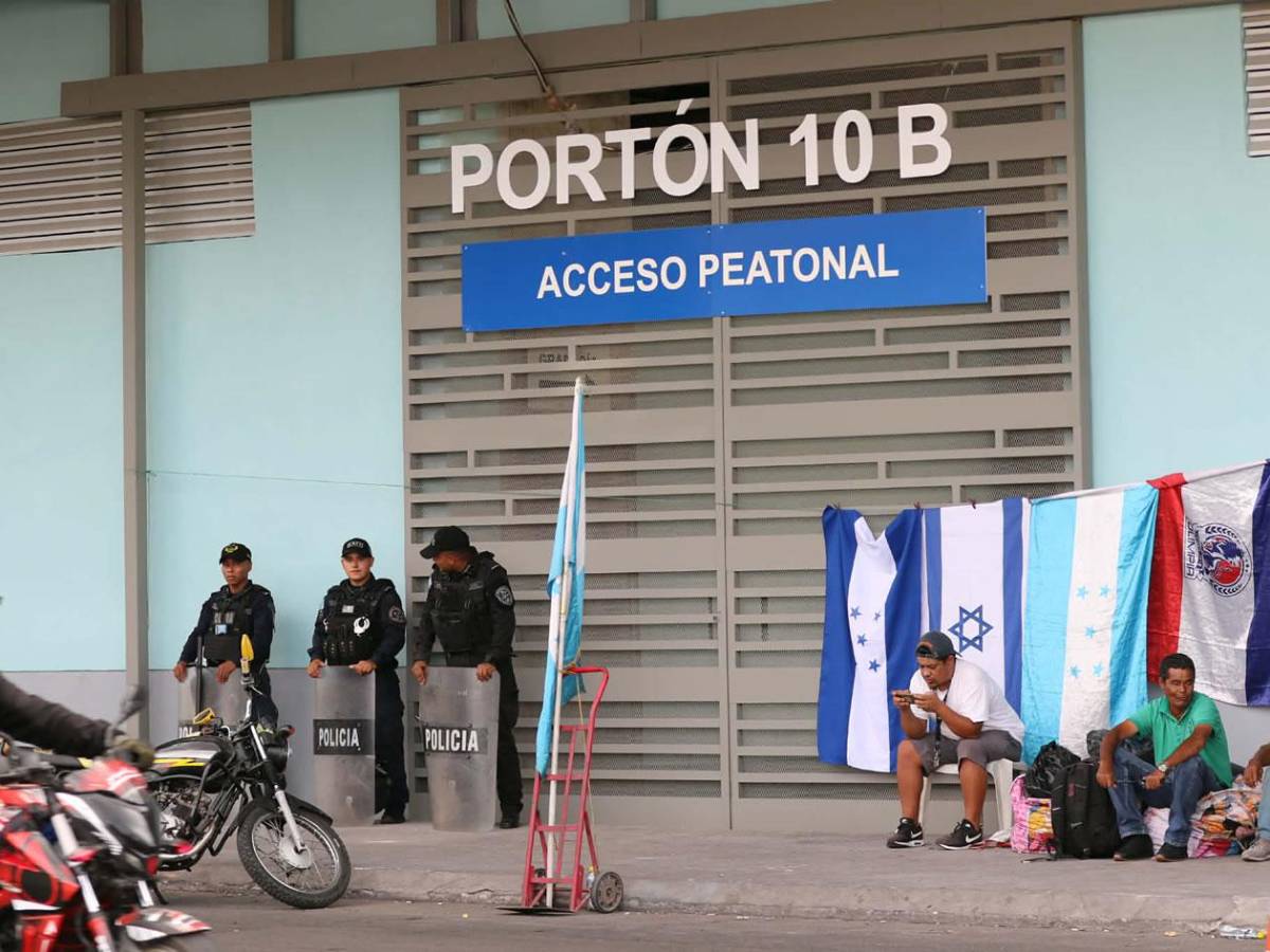 Marcó triplete y recibió beso, polémicas del FVS, selfie de Motagua y Victoria se hunde