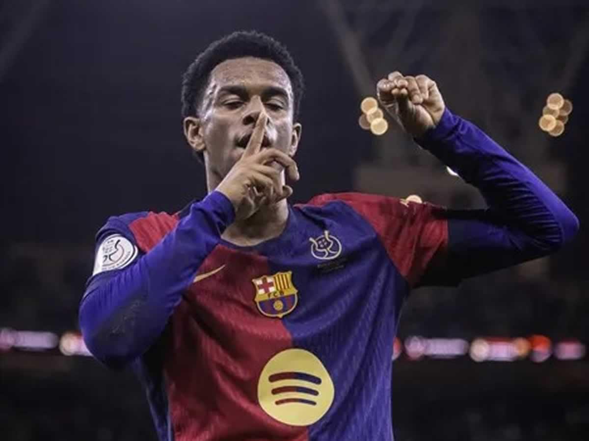 Alejandro Balde y su festejo tras hacer el 1-4 del Barcelona ante el Real Madrid.