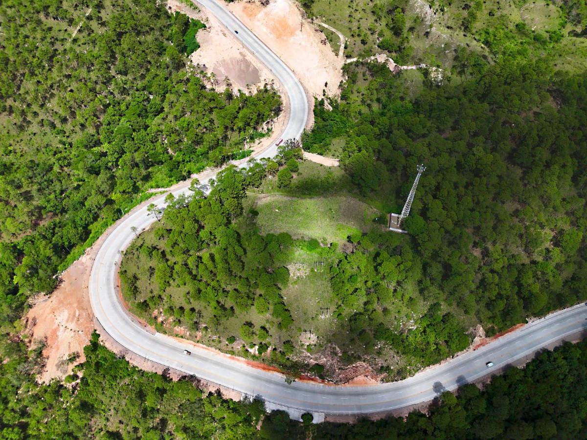 Xiomara Castro inaugura 27 km de pavimentación en la CA-6