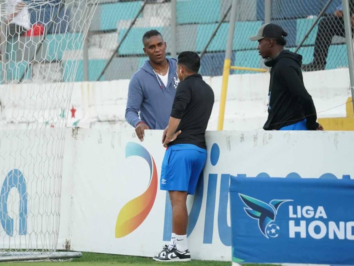 Victoria - Olimpia: ambiente, chicas, curiosa iguana y un animado Beckeles