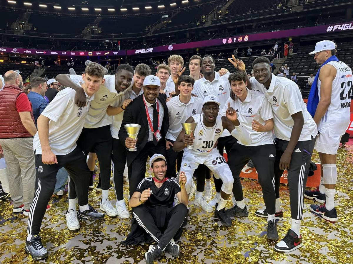 El médico hondureño goza del cariño de la plantilla del Real Madrid Baloncesto.