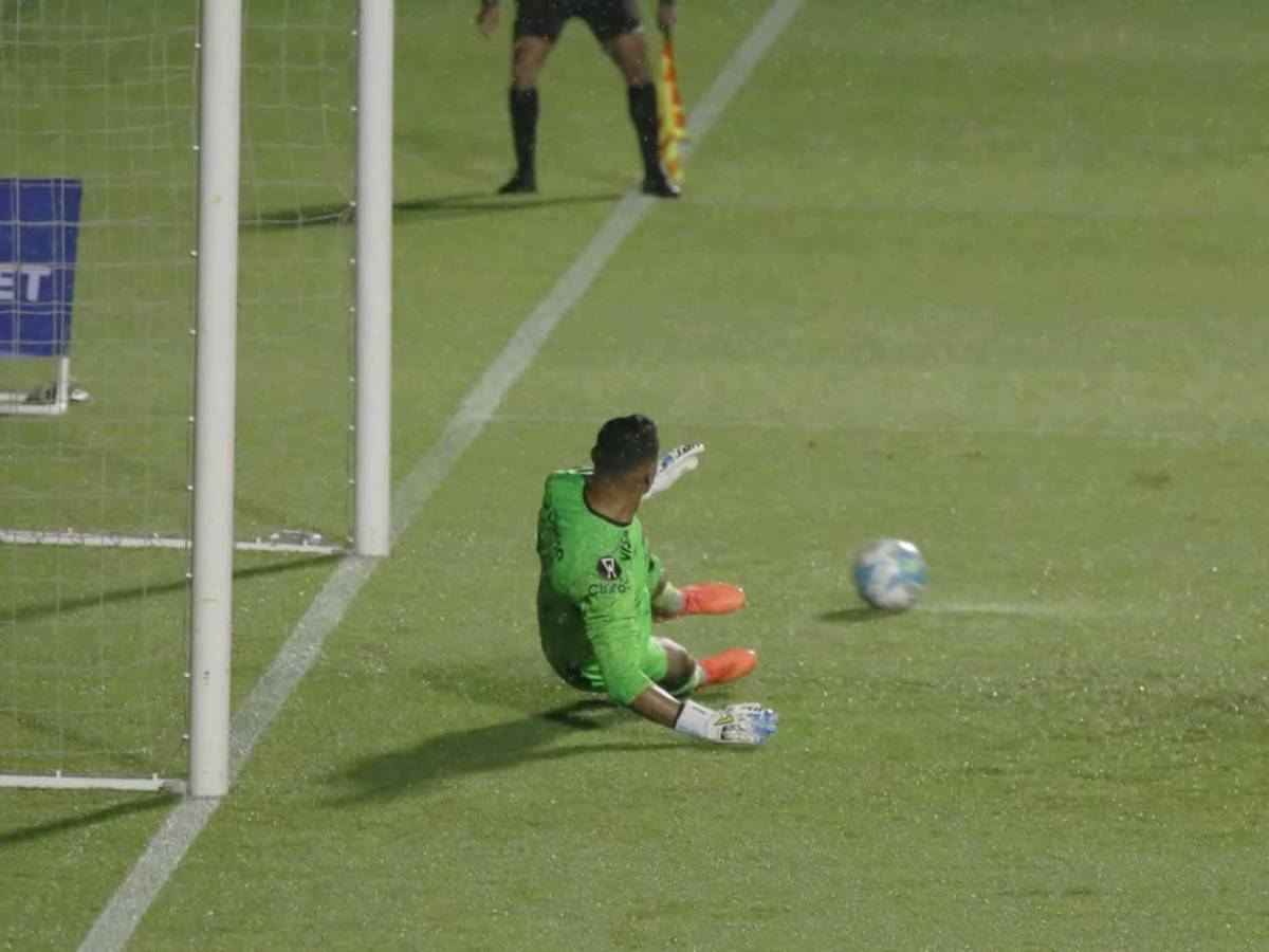 Olimpia salvado por repentino héroe, burla a Motagua, polémica y bella novia de futbolista