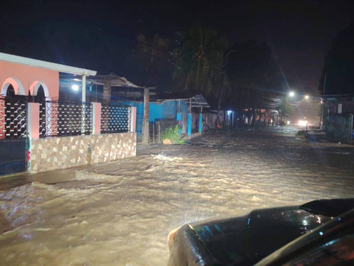 Torrenciales lluvias dejan viviendas afectadas, inundaciones e incomunicación en Quimistán