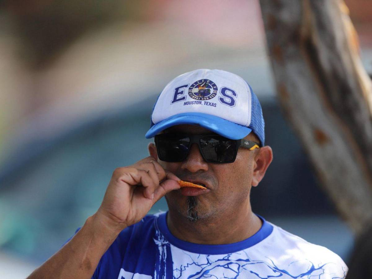 Honduras - El Salvador: Bellas chicas y curiosa petición a Palma