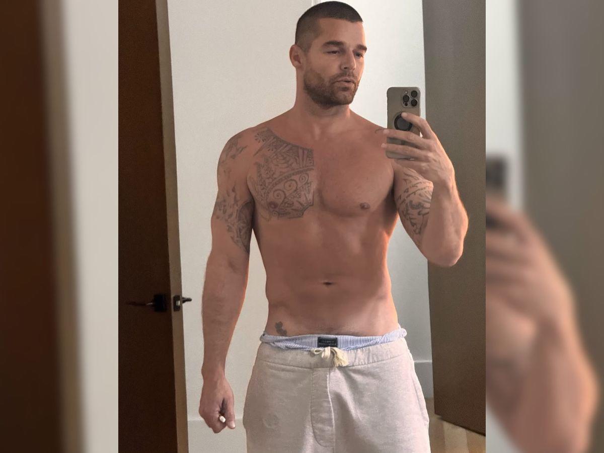 Ricky Martin impacta con cuerpazo a sus 54 años