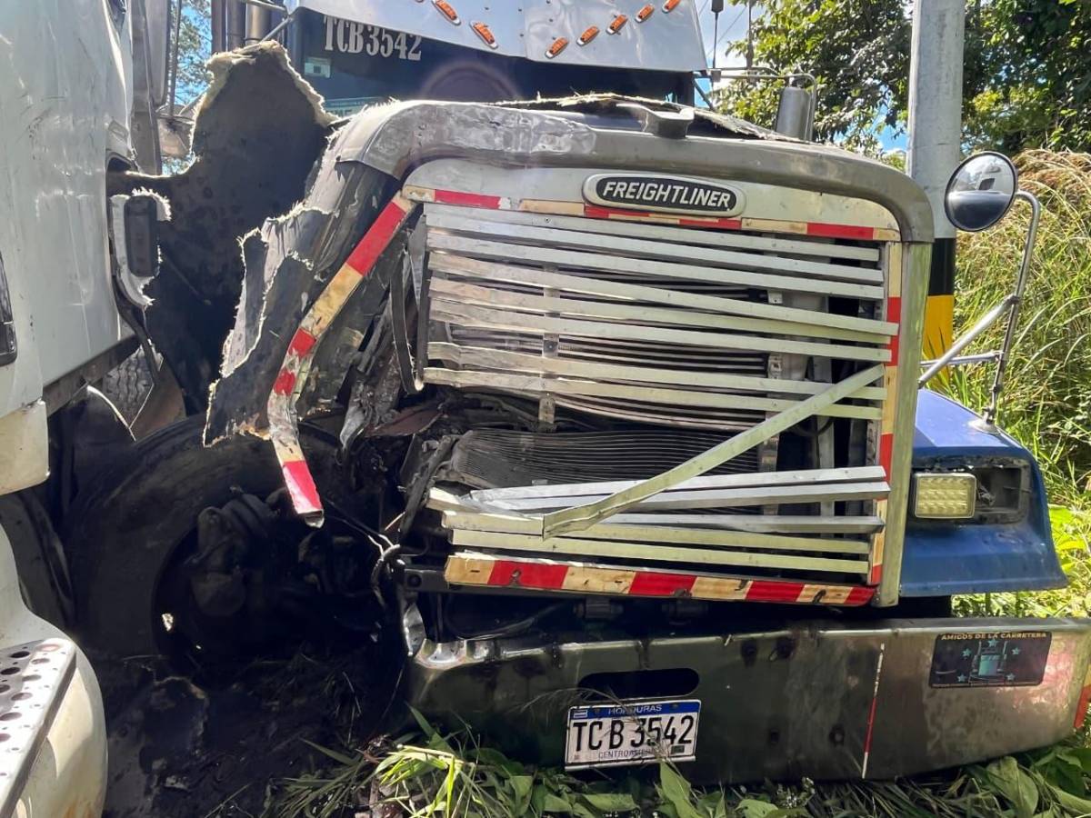 La rastra del héroe hondureño don Elías queda destrozada tras accidente