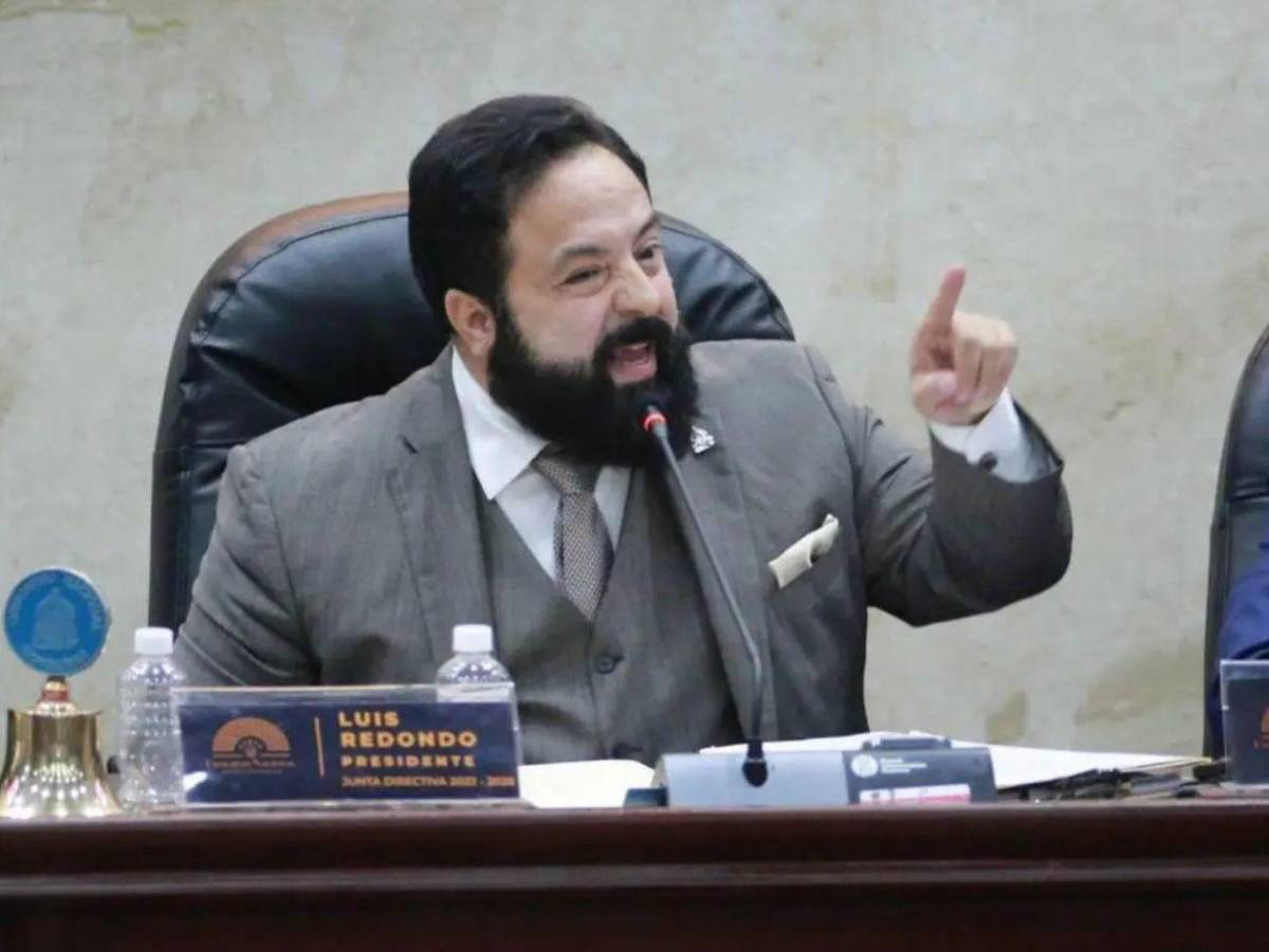 Inusual uso de la cadena nacional por parte de Redondo capta la atención del país