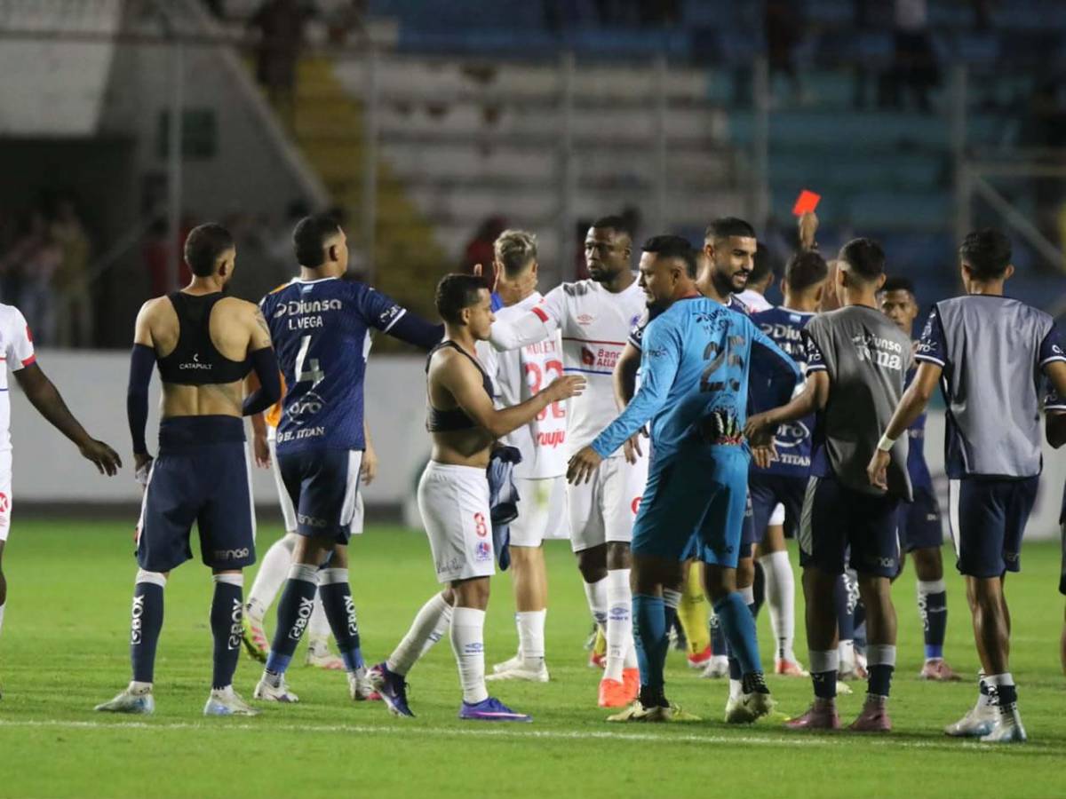 Enfado de Olimpia, dardo de Menjívar a barra de Motagua y festejo de Rodrigo de Olivera