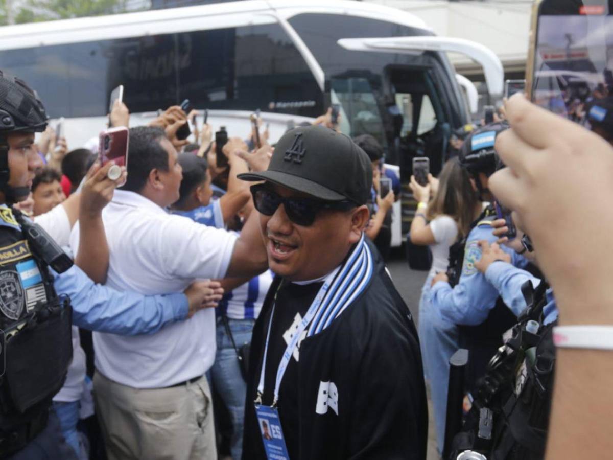 Selección Salvadoreña de Tiktokers desata furor en su llegada al Morazán