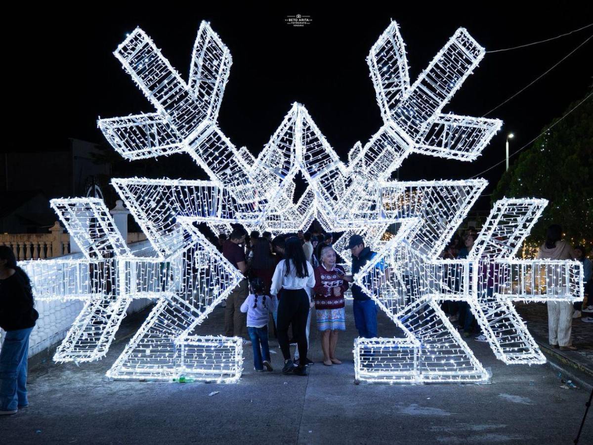 Luces, música y tradición: así brillan villas navideñas de pintoresco municipio de Occidente