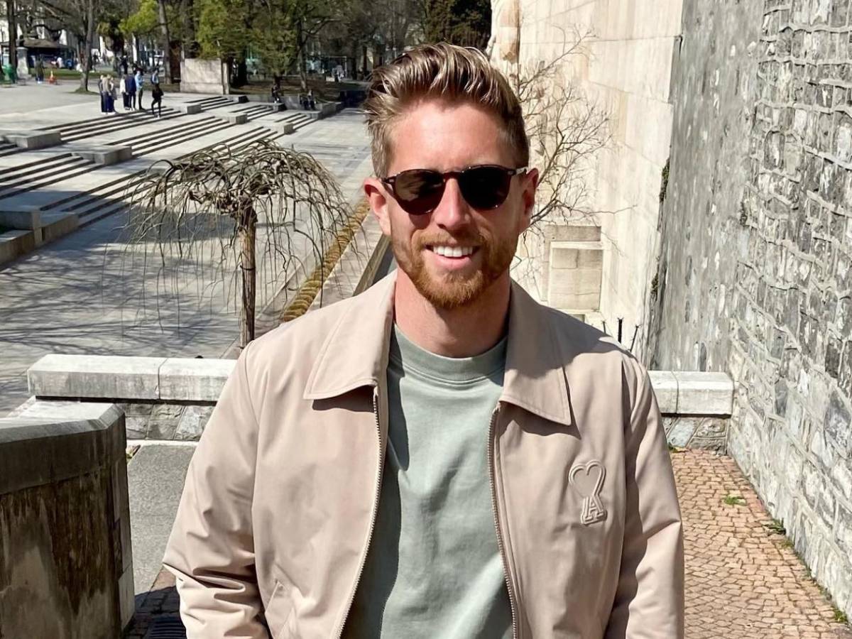 Muere conocido futbolista delante de esposa: Esto pasó