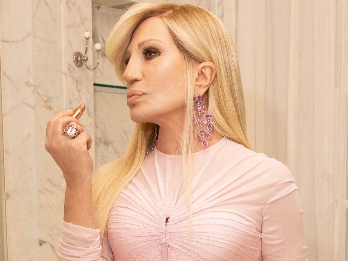 Antes y después de Donatella Versace: así es el cambio físico de la diseñadora de modas