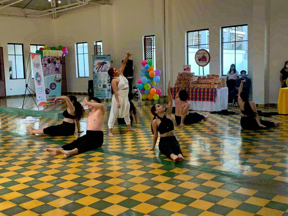 Velada llena de folclor, arte, danza y emprendimientos