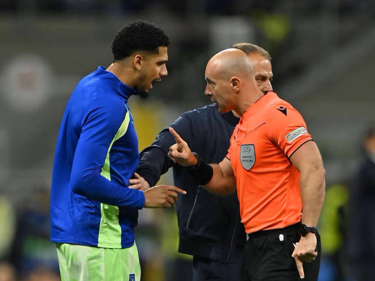 La UEFA se ríe del Barcelona: El 'premio' que pretende dar al árbitro Marciniak