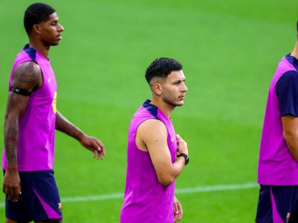 Hansi Flick descarta a tres jugadores del Barça y define el futuro de Marc Casadó​​​​​​