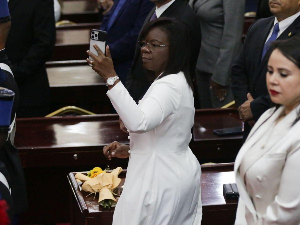 Bancada del Partido Nacional abandona el CN en la instalación de la cuarta legislatura