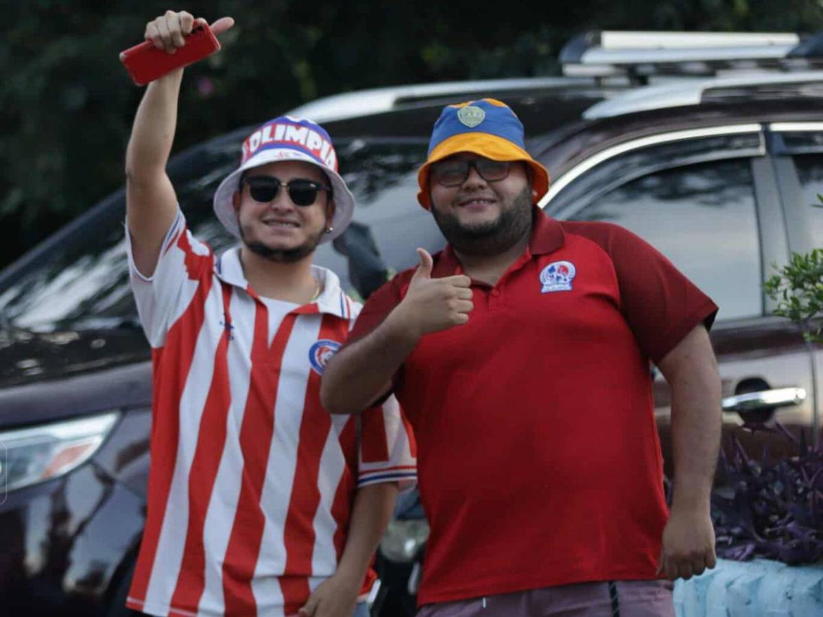 Show de la Ultra Fiel,chicas sensación de Olimpia y llenazo en el Chelato Uclés