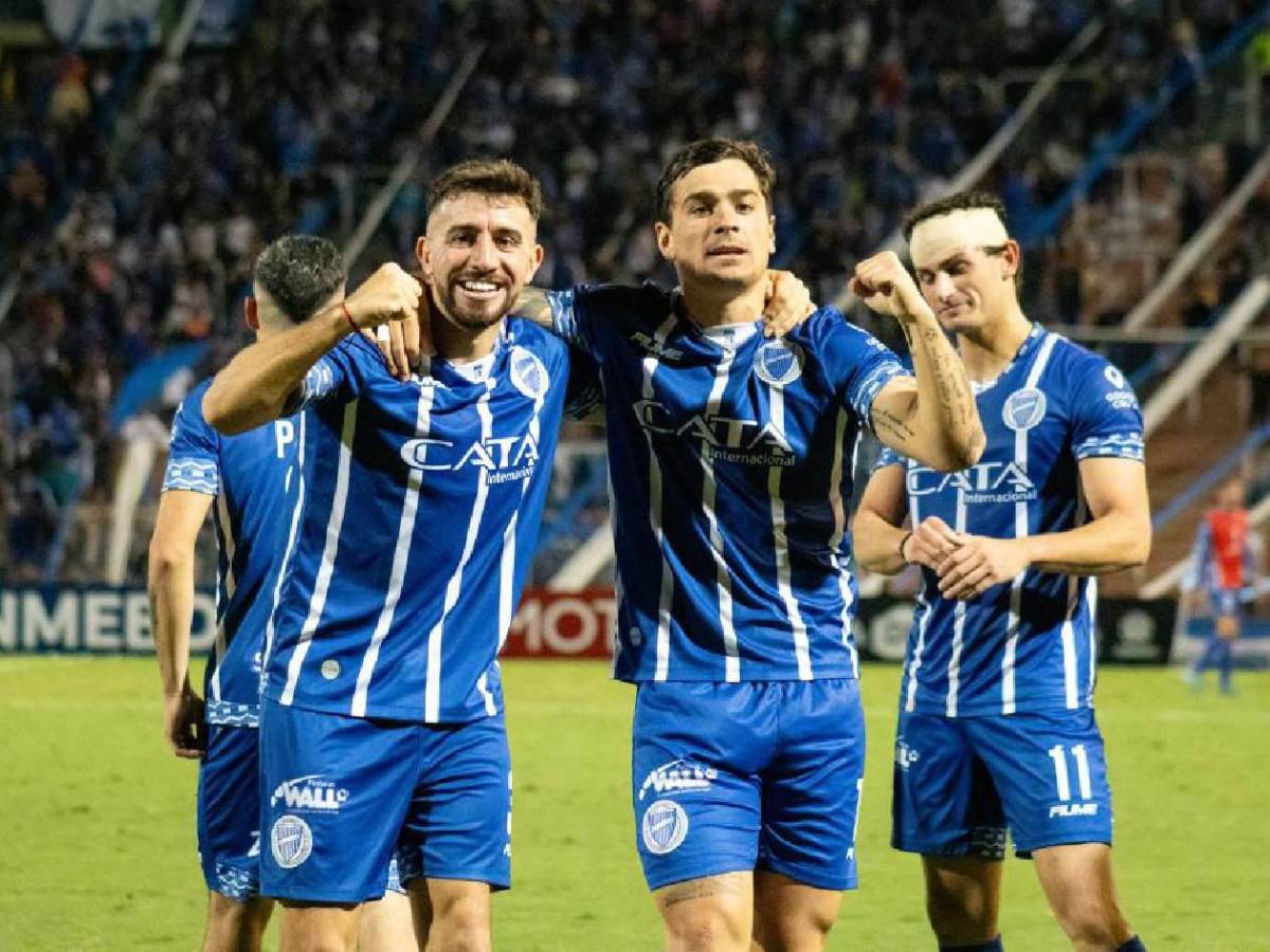 La dedicatoria de Auzmendi tras su primer gol con Godoy Cruz y el mensaje de Cecilia
