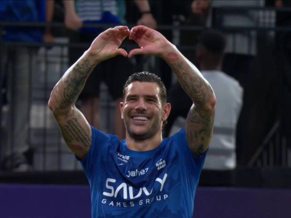 Revelan a jugador que organizaba fiestas de futbolistas con sexo y gas de la risa