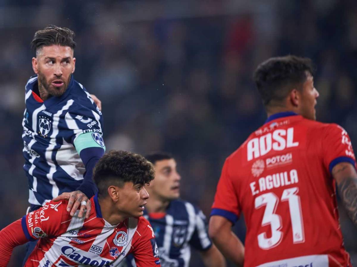 Sergio Ramos debutó con Monterrey: causa locura y casi hace un golazo