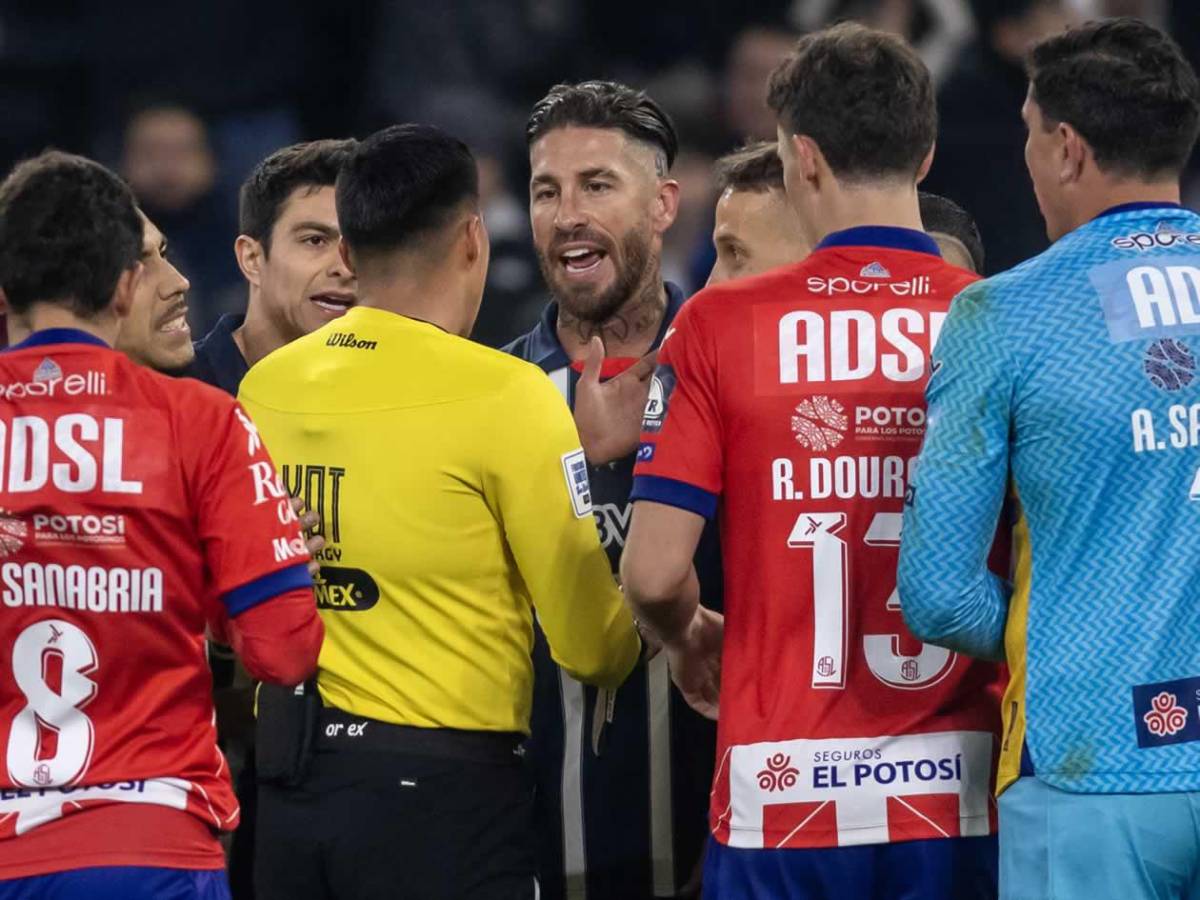 Sergio Ramos debutó con Monterrey: causa locura y casi hace un golazo