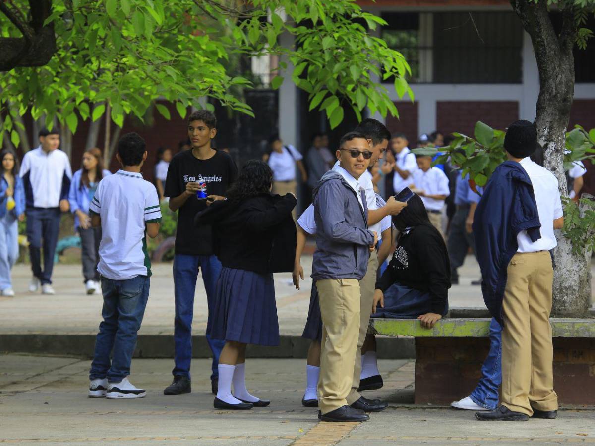 El Instituto JTR celebra su centenario con histórico encuentro de promociones