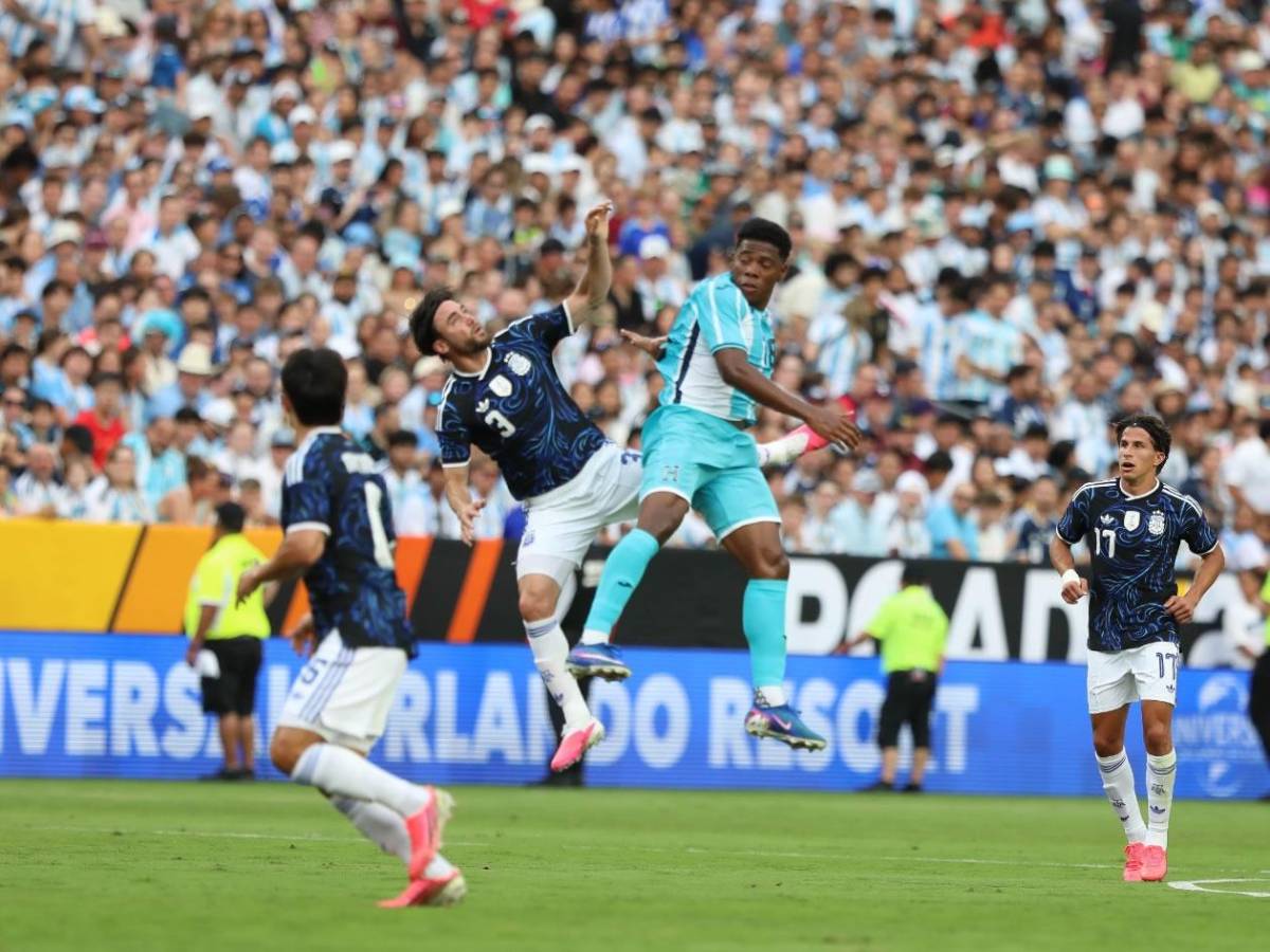 Messi sorprende tras el partido, ¿cambió camiseta? y abrazo histórico para Honduras