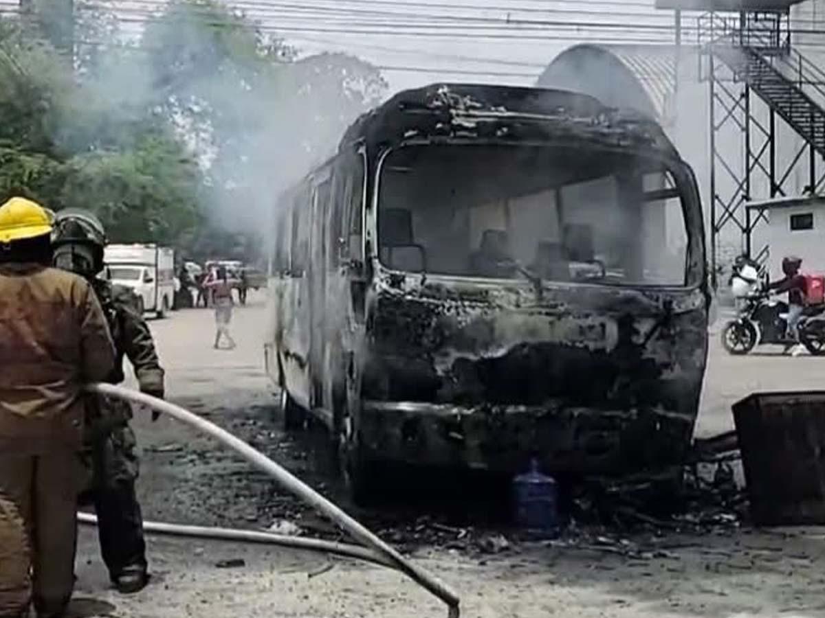 Conductor de moto que incendió bus en San Pedro Sula está en UCI con pronóstico reservado