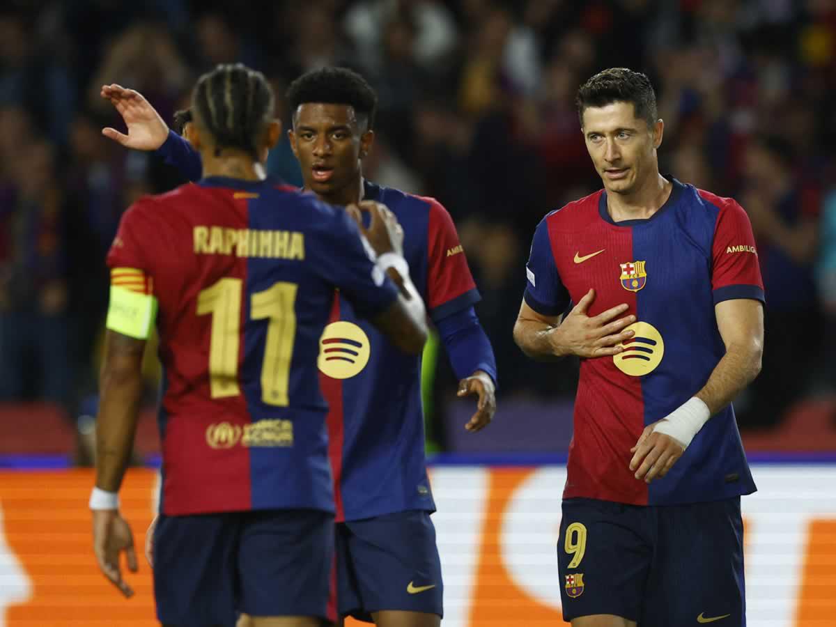 El polaco Robert Lewandowski cumplió la ley del ex y firmó el 2-1 del Barcelona.