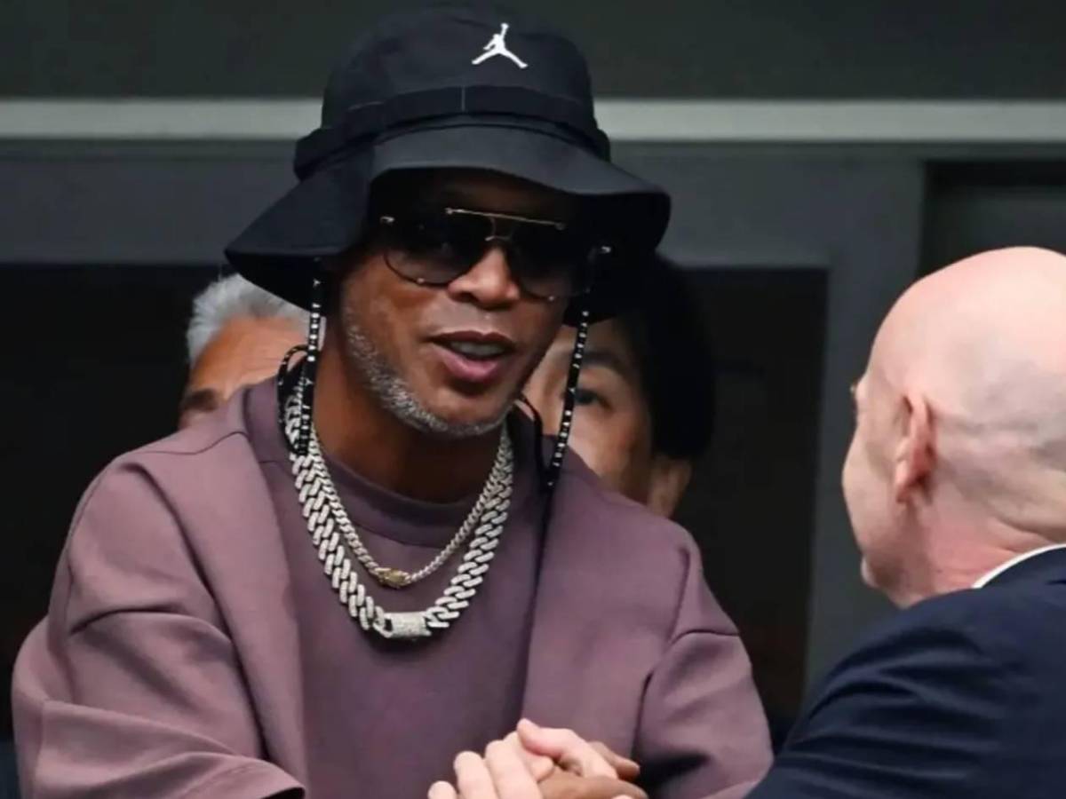 ¡Insólito! Ronaldinho sale del retiro y vuelve al fútbol: Inscrito por impensado club