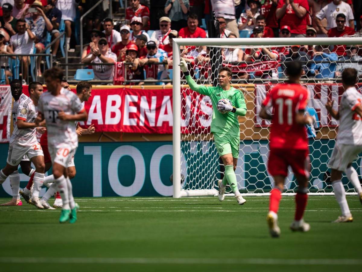 Por qué el técnico del Bayern dejó a suplentes en el camerino vs Benfica: inusual causa