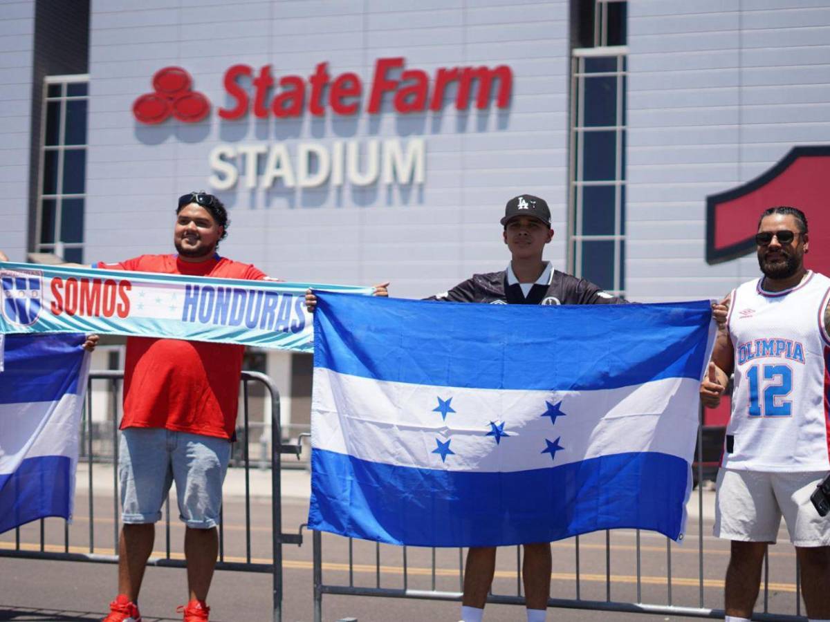 Ambiente y belleza en el partido Panamá-Honduras: ¿quién es la chica de pelo rubio?
