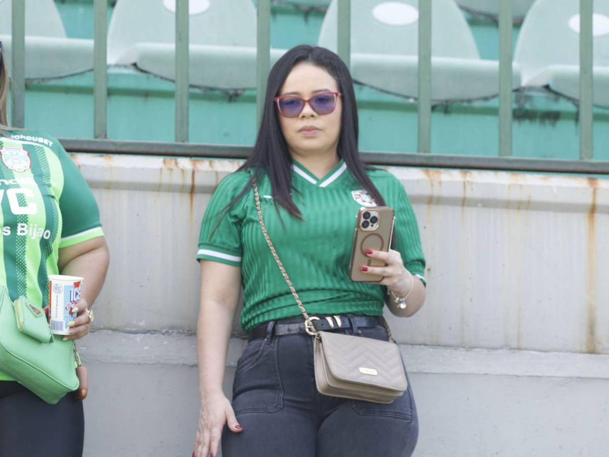 Las bellas chicas que adornaron el derbi Marathón-Real España en el Yankel