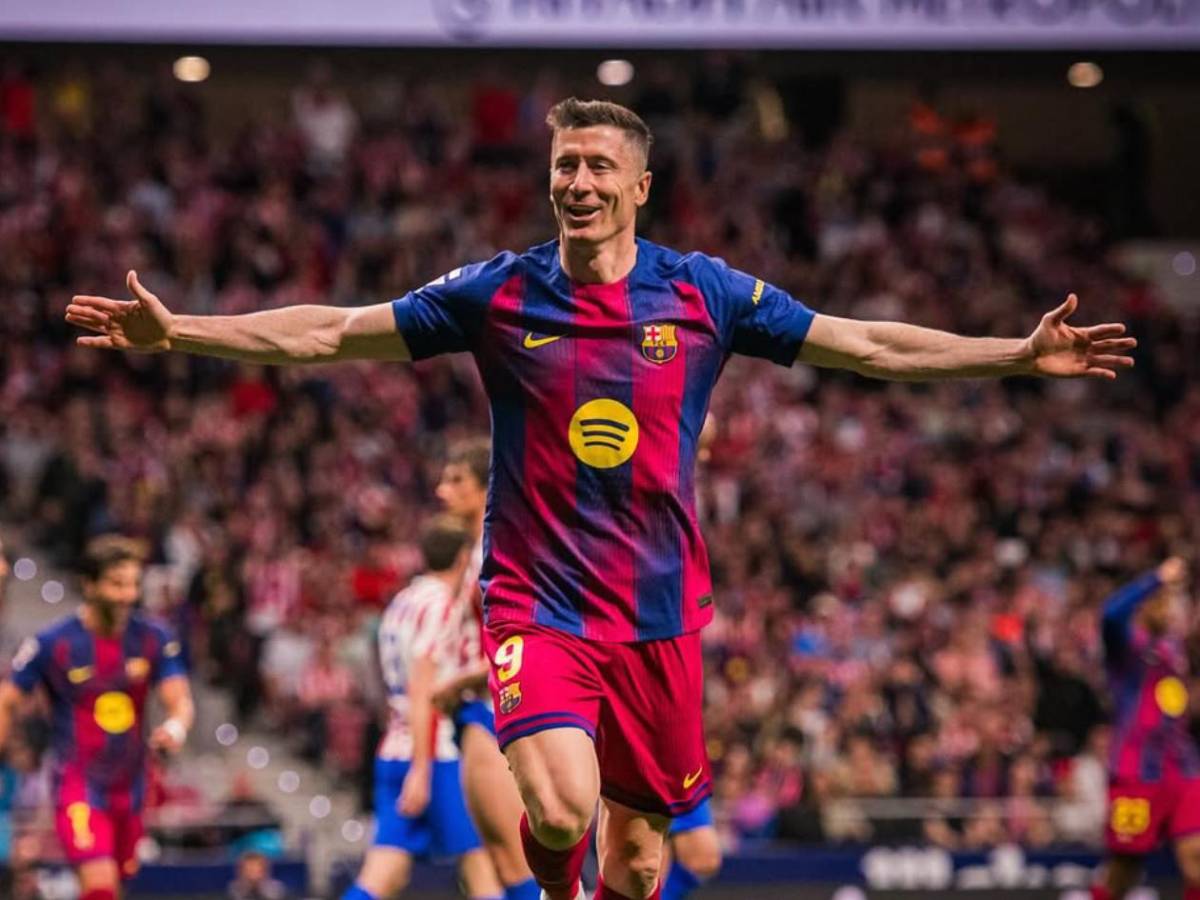 Lewandowski se reúne con otro gigante: Podría irse del Barcelona y el club tiene su reemplazo