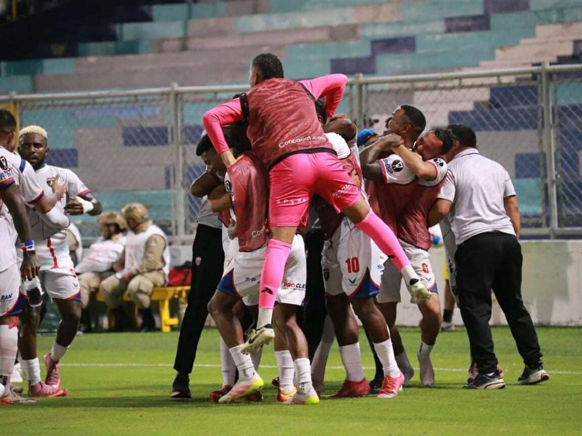 Decepción en el Real España, el villano, héroe, esposa de jugador y la chica del Plaza Amador