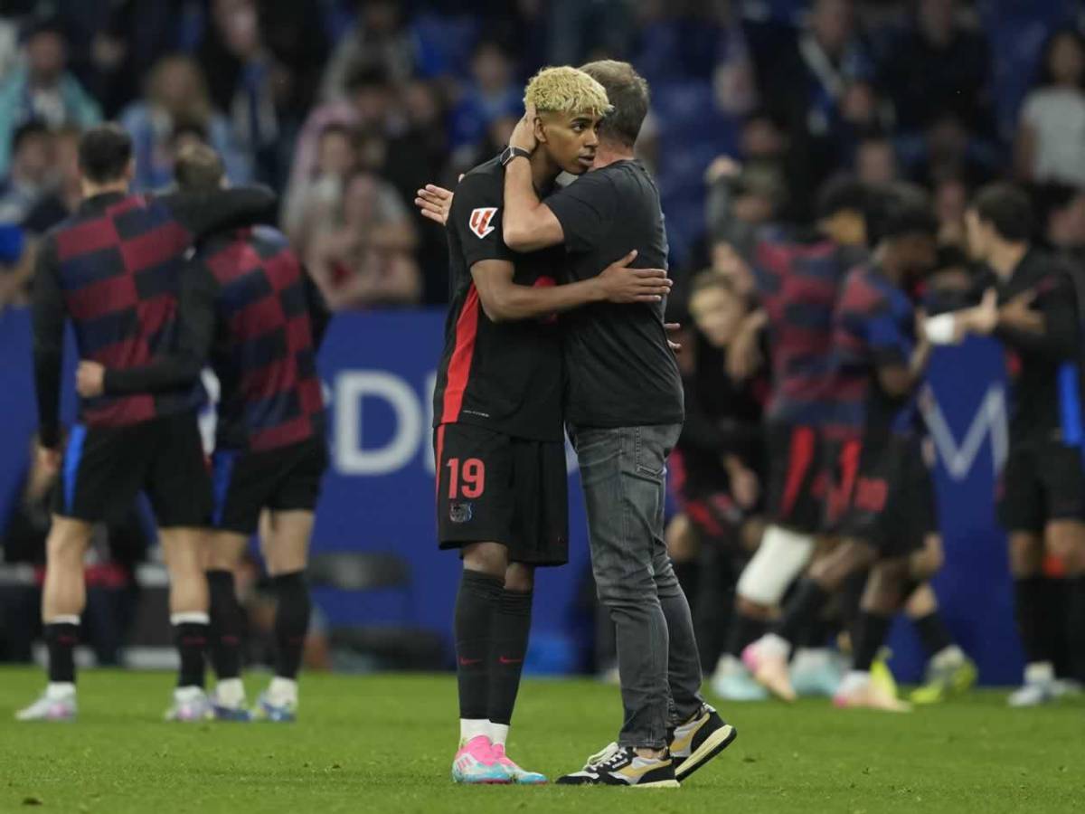 Barcelona campeón festeja, Espanyol encendió aspersores, bronca y la orden de Flick