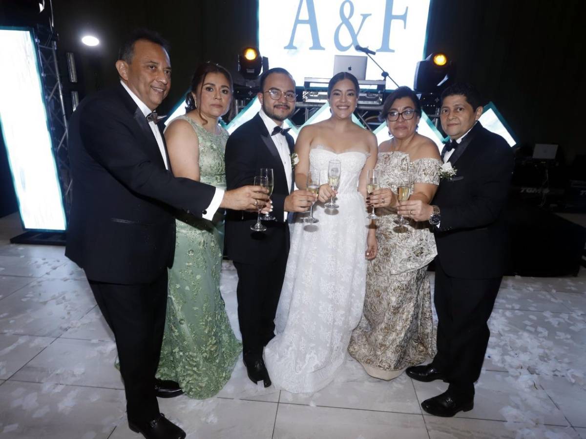 Así se vivió la boda eclesiástica Rodríguez Reyes en SPS