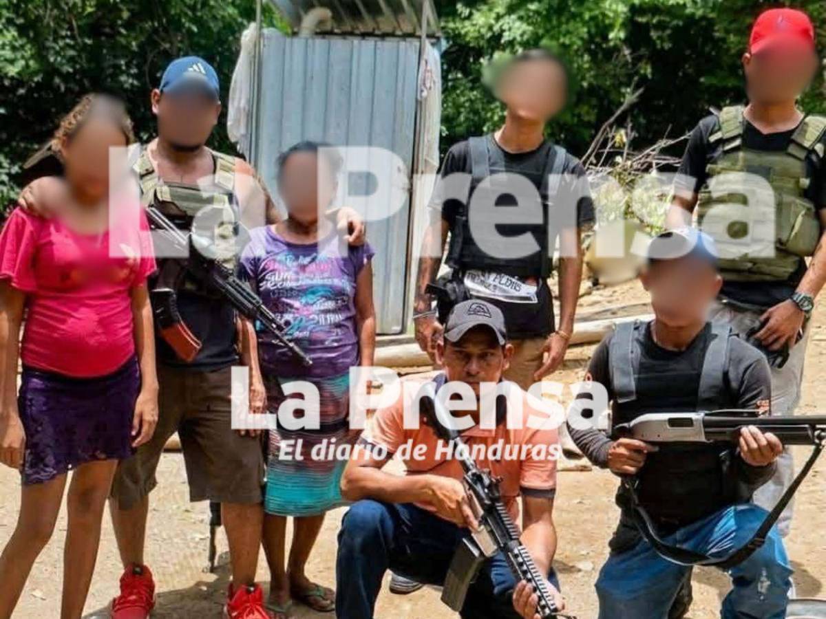 Así presumía sus armas Puñal, del cártel de El Diablo, acusado de matar a pastor en Yorito