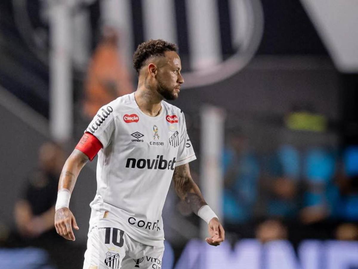 Neymar negocia su salida del Santos e iría a impensado club: Hondureño atento