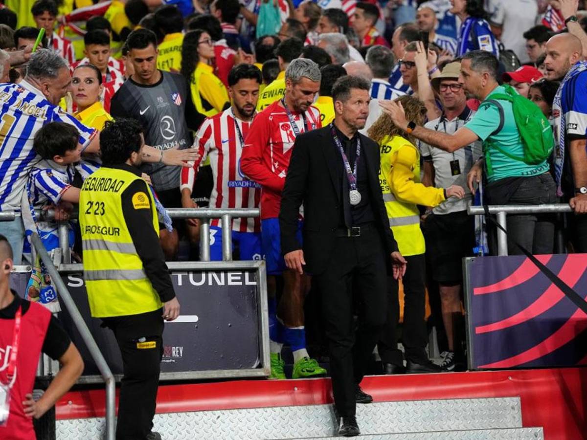 Simeone hundido, Griezmann con triste final y 'madridista' festeja la Copa del Rey