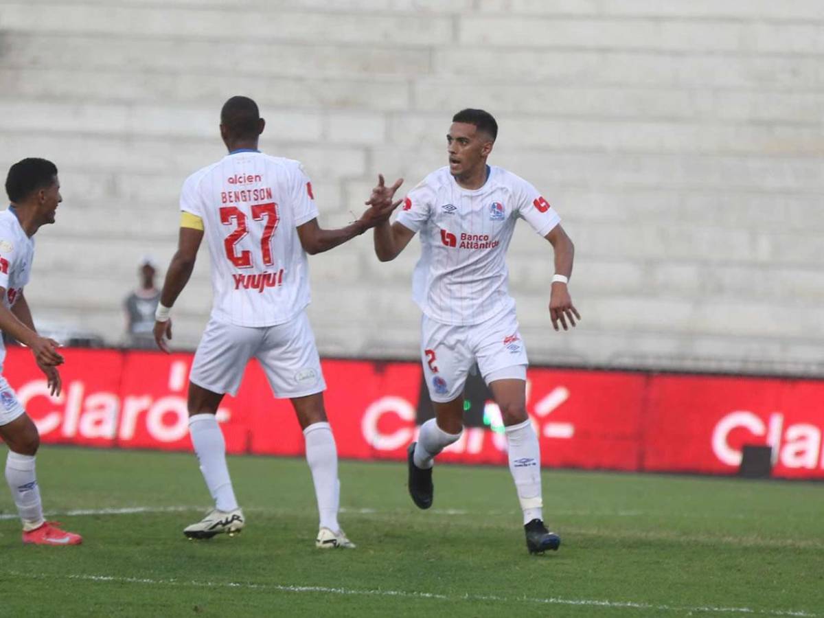 Tremenda pelea de jugadores, tristeza de Keosseián y percance con hincha